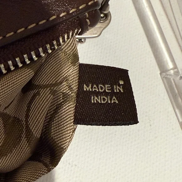 Coach Vintage Y2K Leather Wristlet (with leather tassel & metal hangtag)(EUC) - Picture 12 of 12